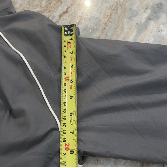 Boys XXL Under Armour Jacket - Picture 13 of 14